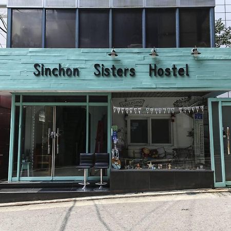 Sinchon Sisters Hostel Séoul Extérieur photo