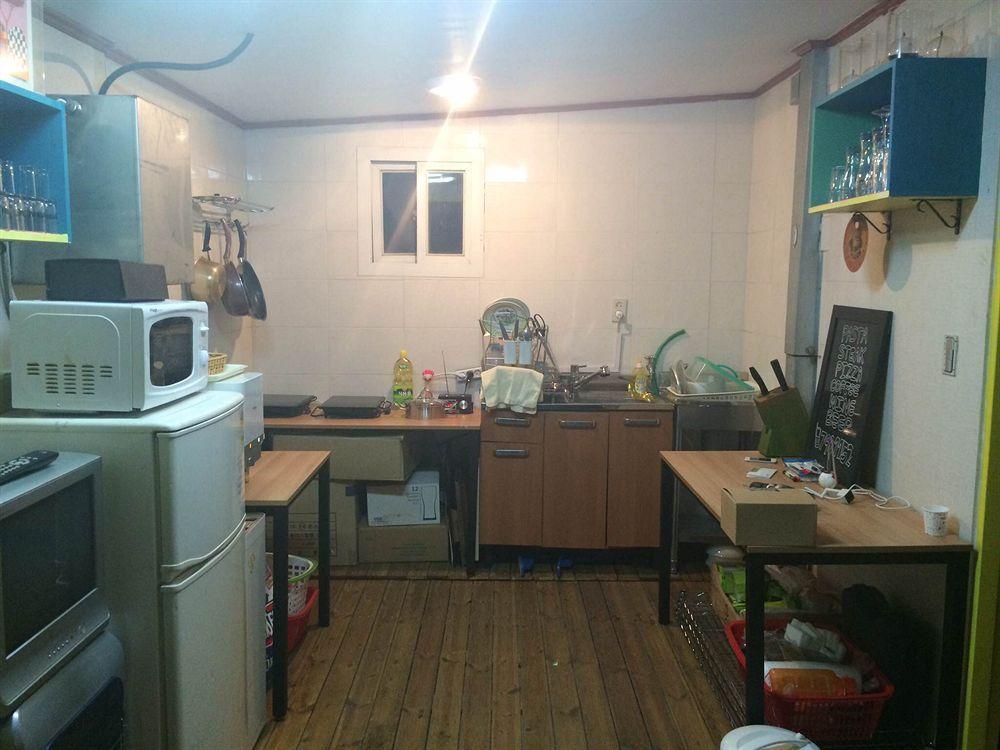 Sinchon Sisters Hostel Séoul Extérieur photo