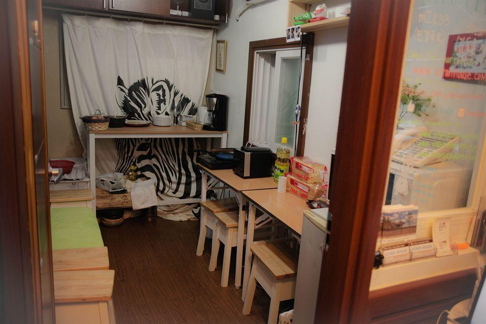 Sinchon Sisters Hostel Séoul Extérieur photo