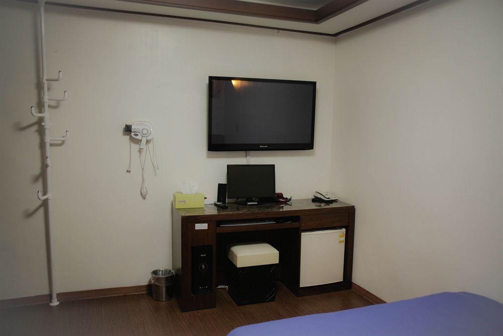 Sinchon Sisters Hostel Séoul Extérieur photo
