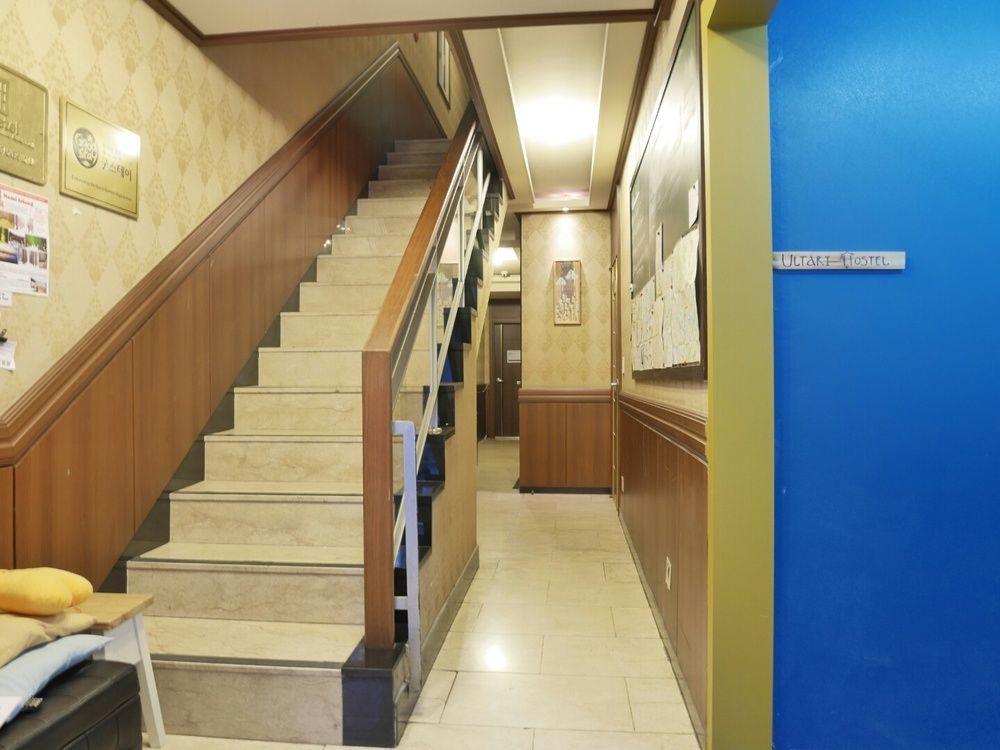 Sinchon Sisters Hostel Séoul Extérieur photo