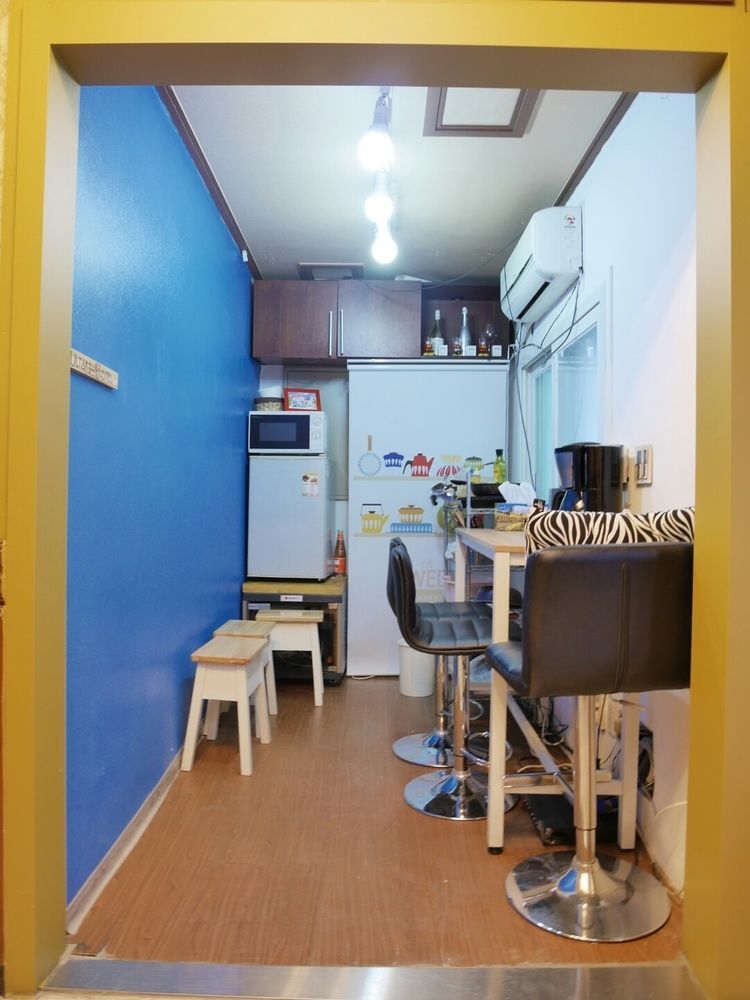 Sinchon Sisters Hostel Séoul Extérieur photo