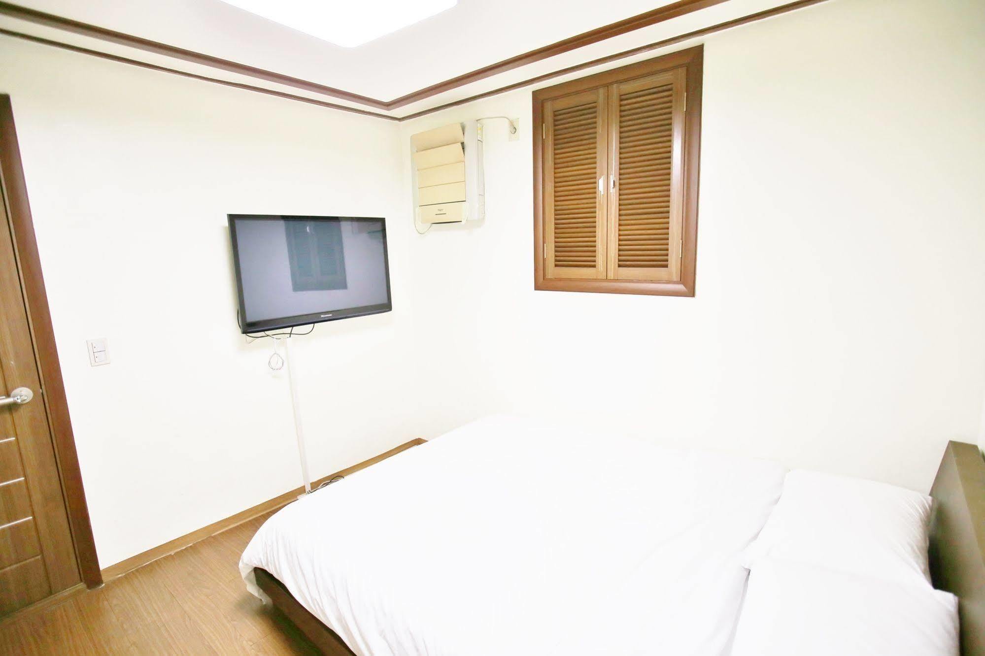 Sinchon Sisters Hostel Séoul Extérieur photo