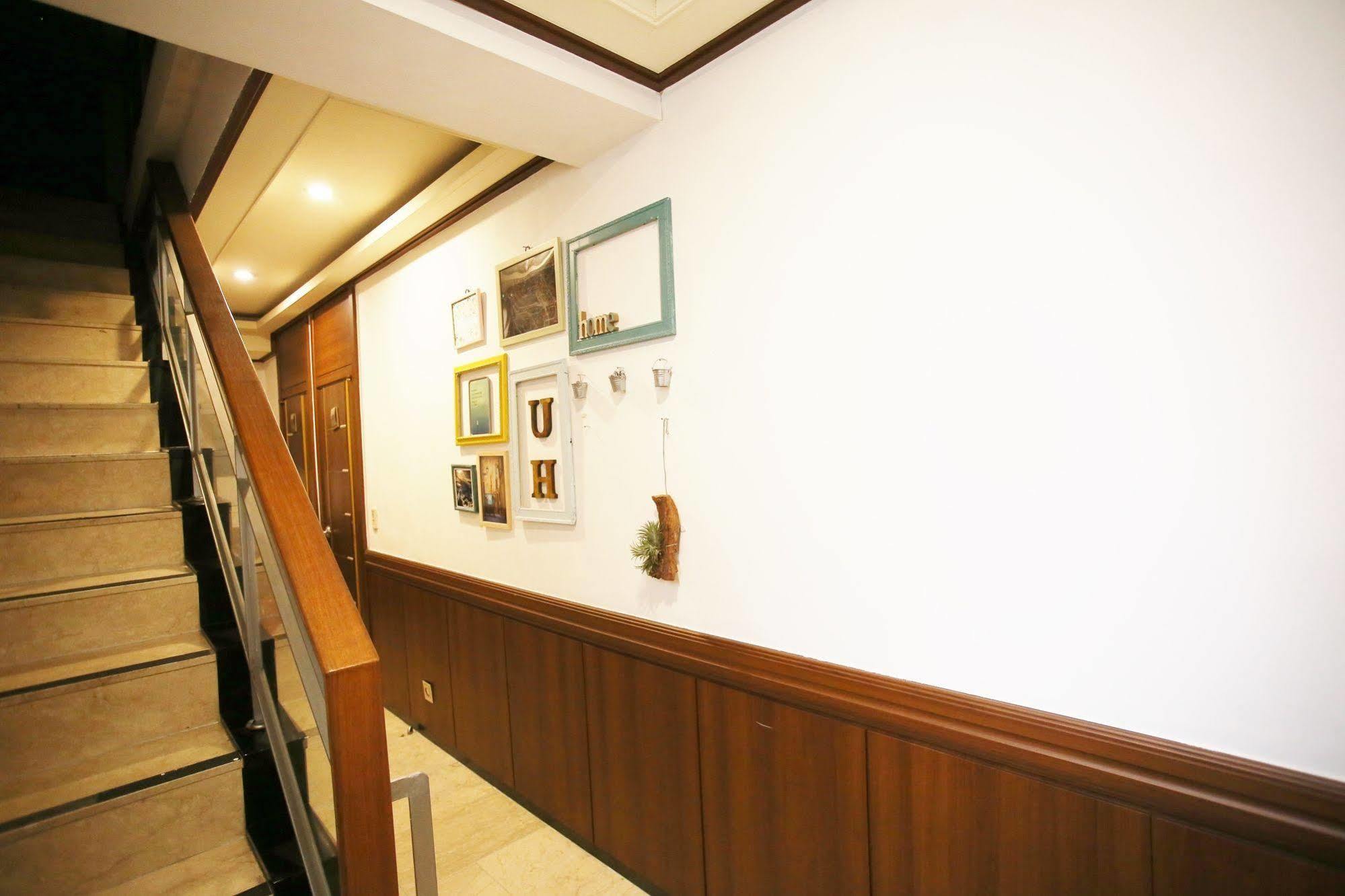 Sinchon Sisters Hostel Séoul Extérieur photo