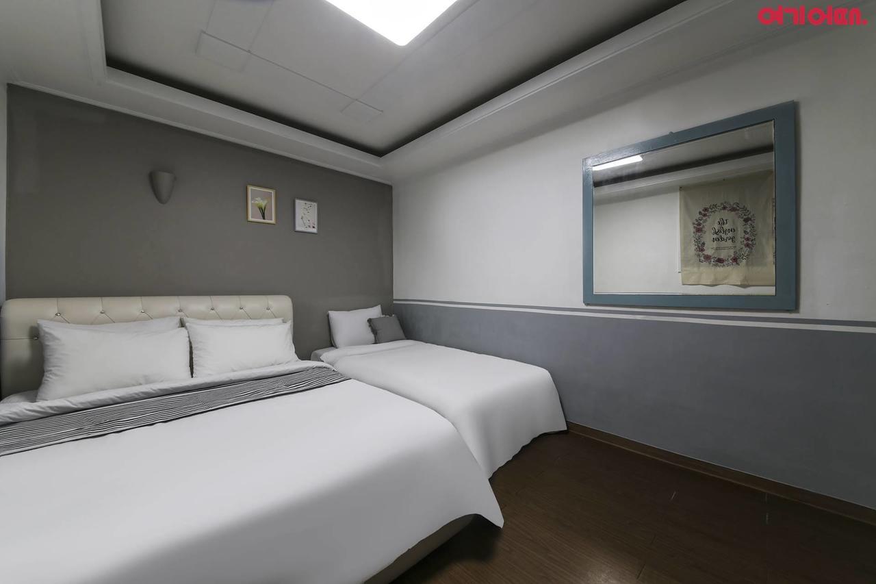 Sinchon Sisters Hostel Séoul Extérieur photo