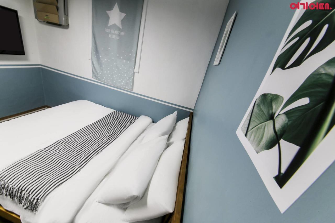 Sinchon Sisters Hostel Séoul Extérieur photo