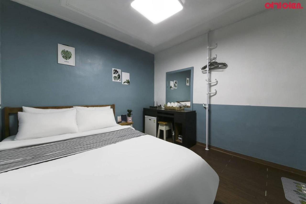 Sinchon Sisters Hostel Séoul Extérieur photo