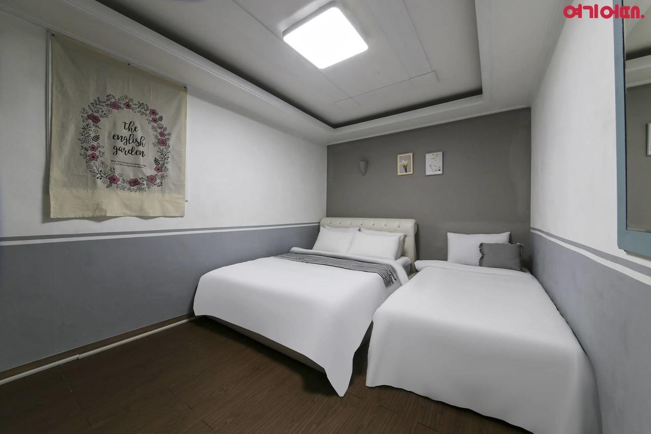 Sinchon Sisters Hostel Séoul Extérieur photo