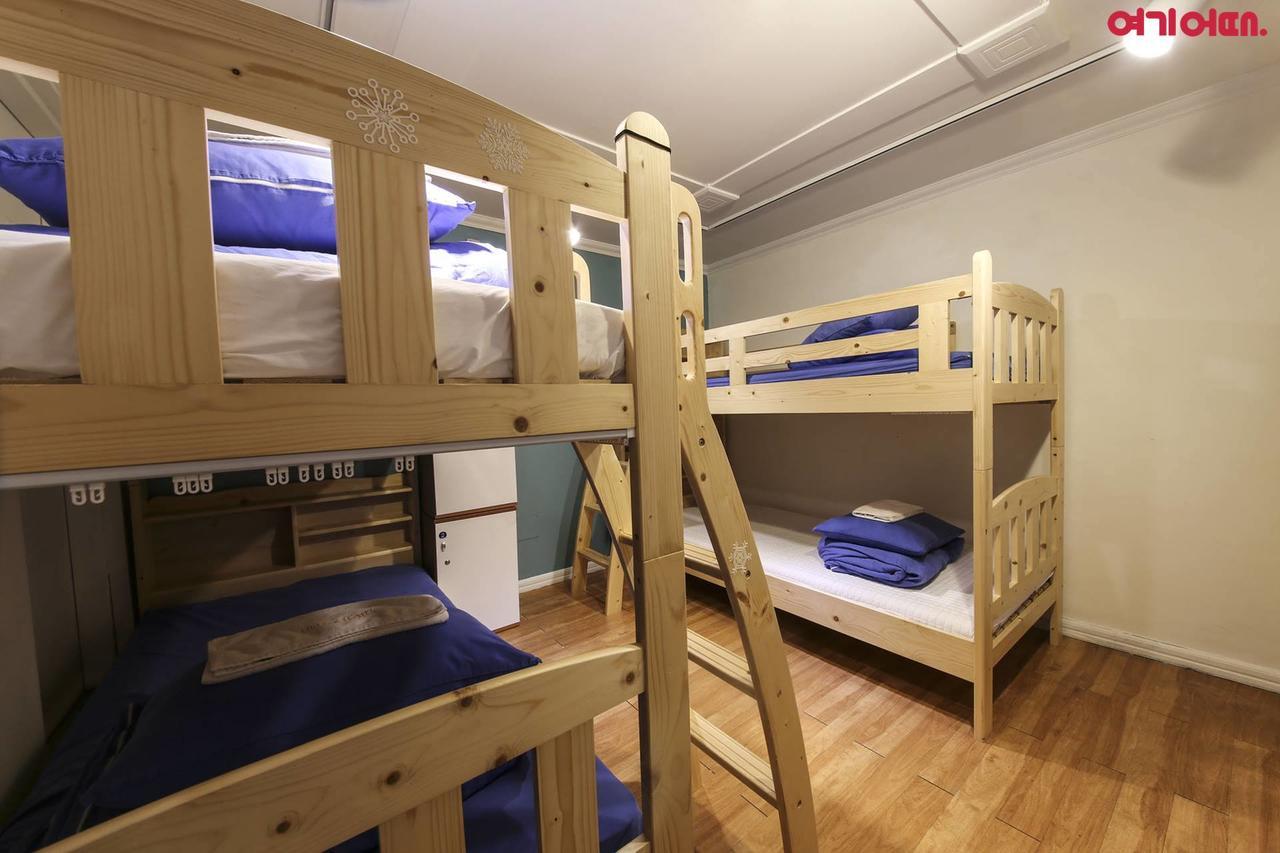 Sinchon Sisters Hostel Séoul Extérieur photo