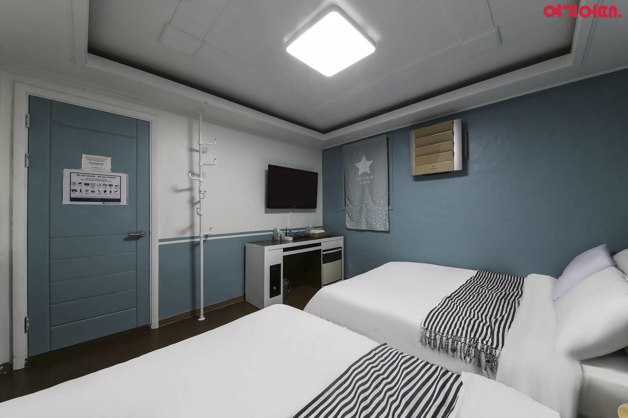 Sinchon Sisters Hostel Séoul Extérieur photo