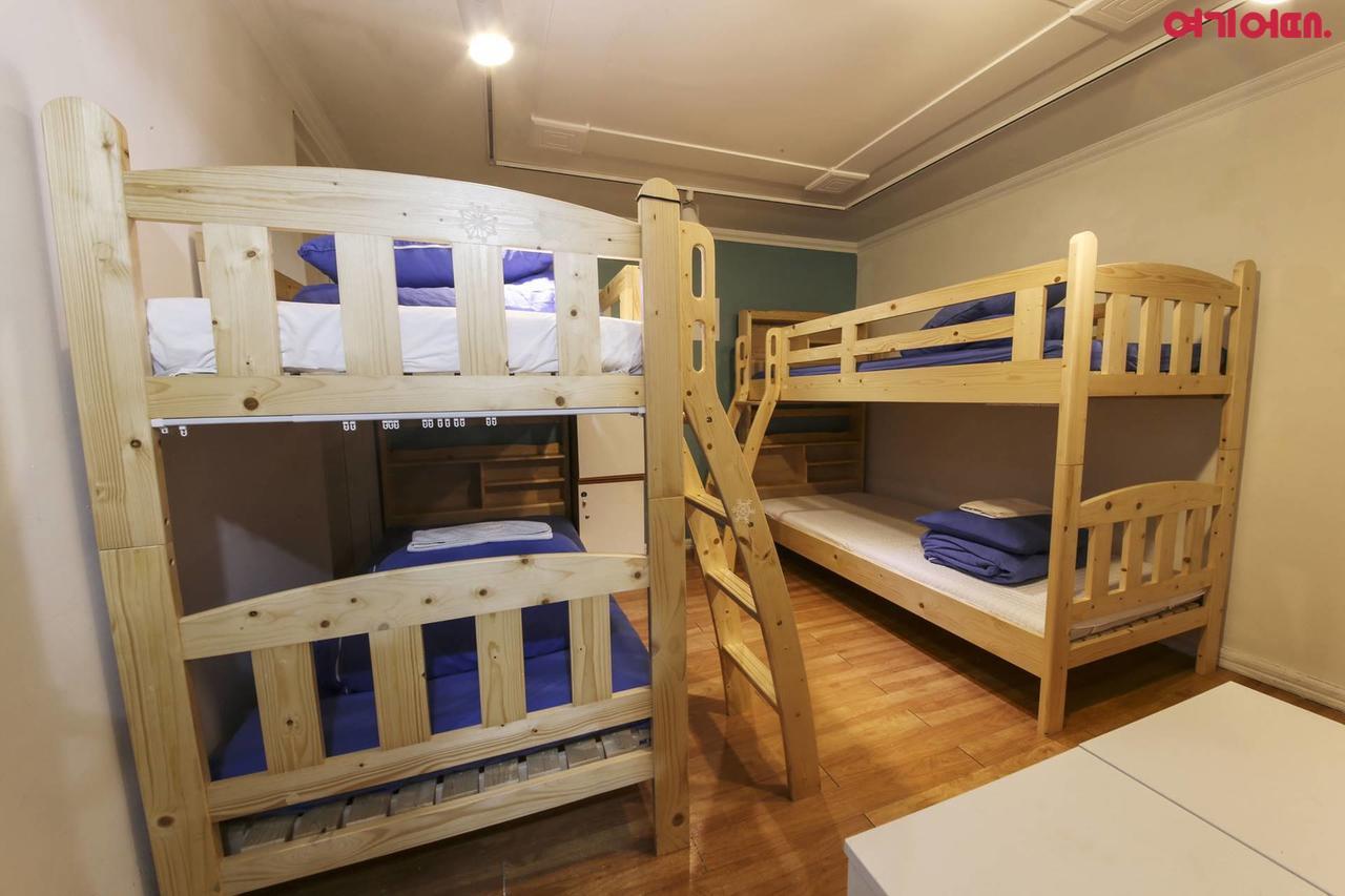 Sinchon Sisters Hostel Séoul Extérieur photo